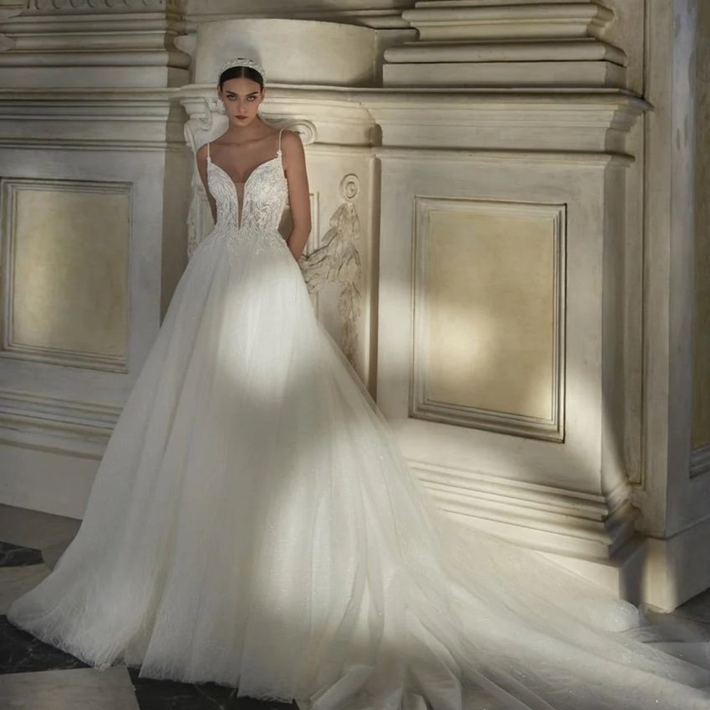 Pronovias White Wedding Dress - Picture 4 of 10
